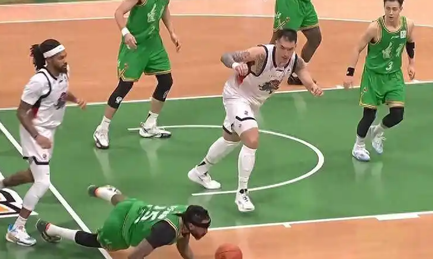 世界杯客户端安装包-末节封神!高诗岩12分定乾坤,山东胜辽宁迎两连胜,主场静候广厦